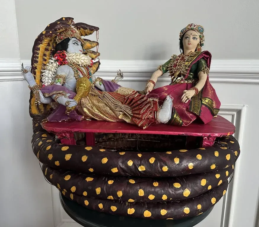 Anantha Sayanam doll scene: Vishnu reclining on Adisesha with Lakshmi at his feet